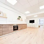 Tolstov Apartments - City Center Apartment With 5 Rooms - 10 Min Messe Dus