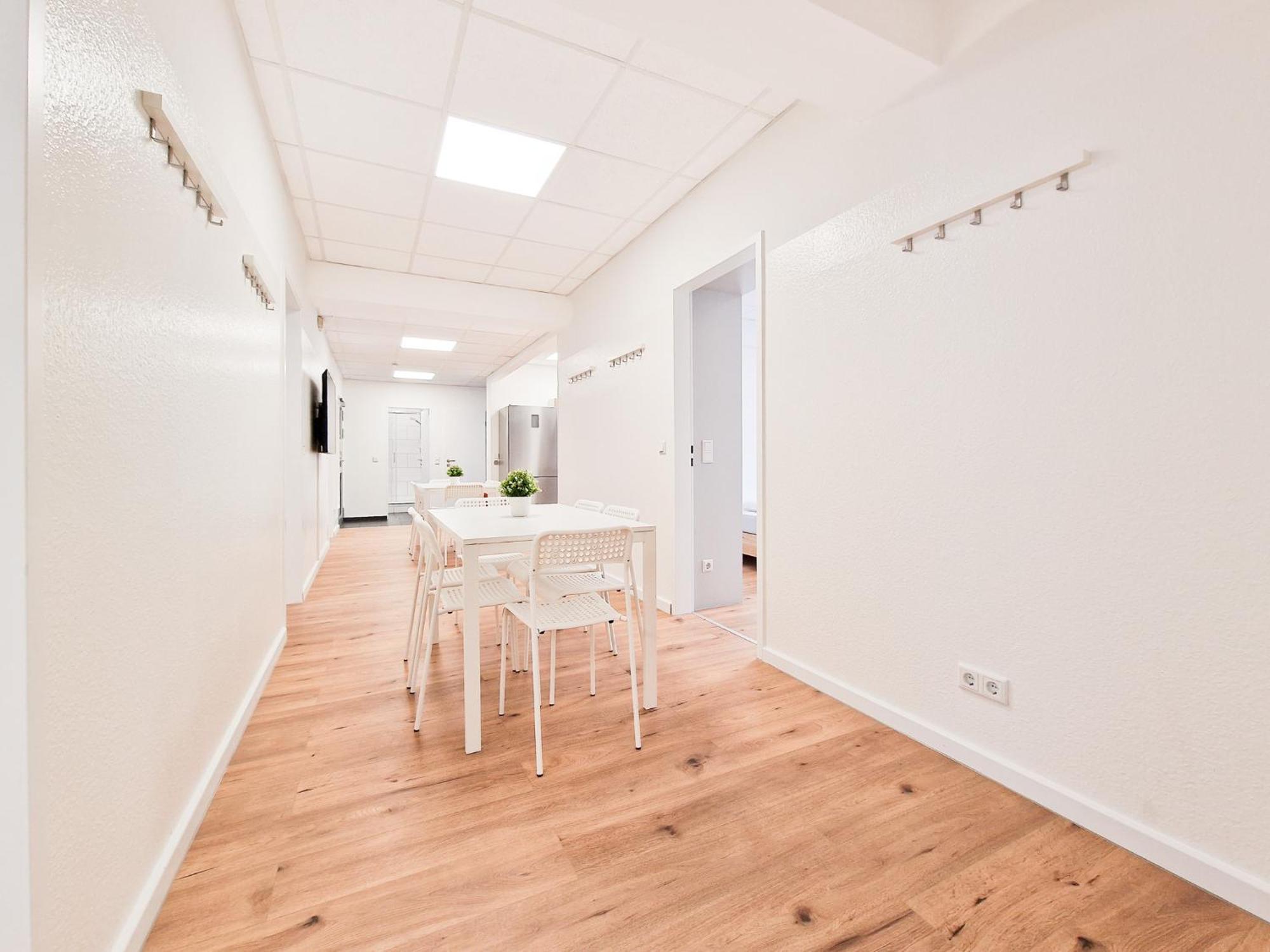 Raj Living - Center With 5 - 10 Min Messe Dus *