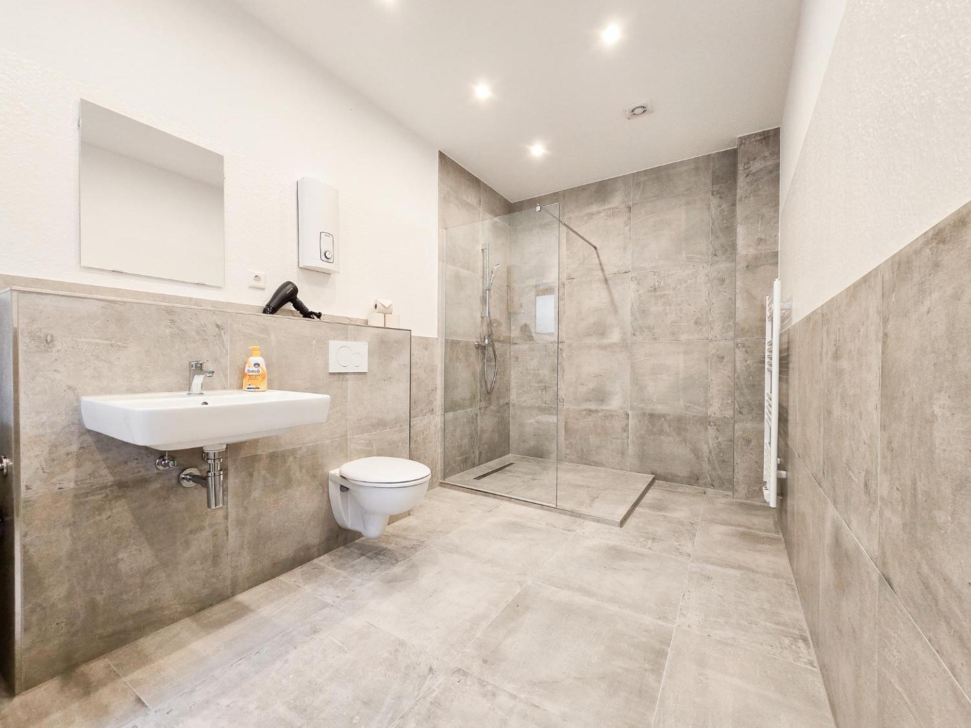 Apartment Tolstov - Center With 5 - 10 Min Messe Dus *